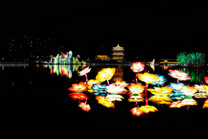 大连金石滩花灯会3天迎来8万人次